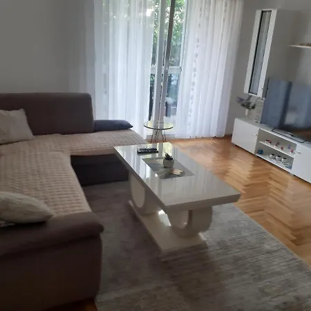 Iris Apartman *